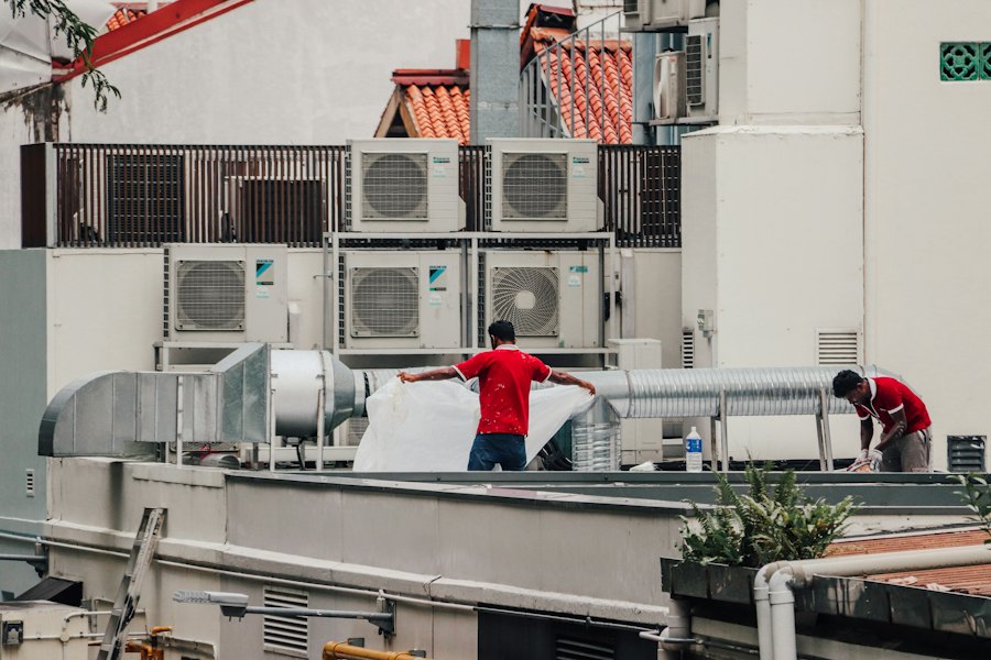 Condensadoras em prédio comercial